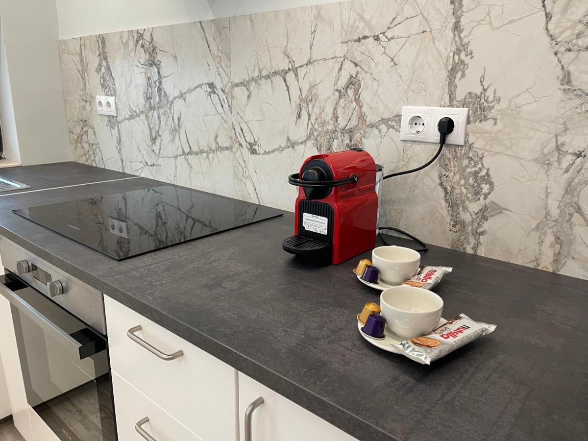 Noah Apartment Self Check-In Otopeni Eksteriør billede