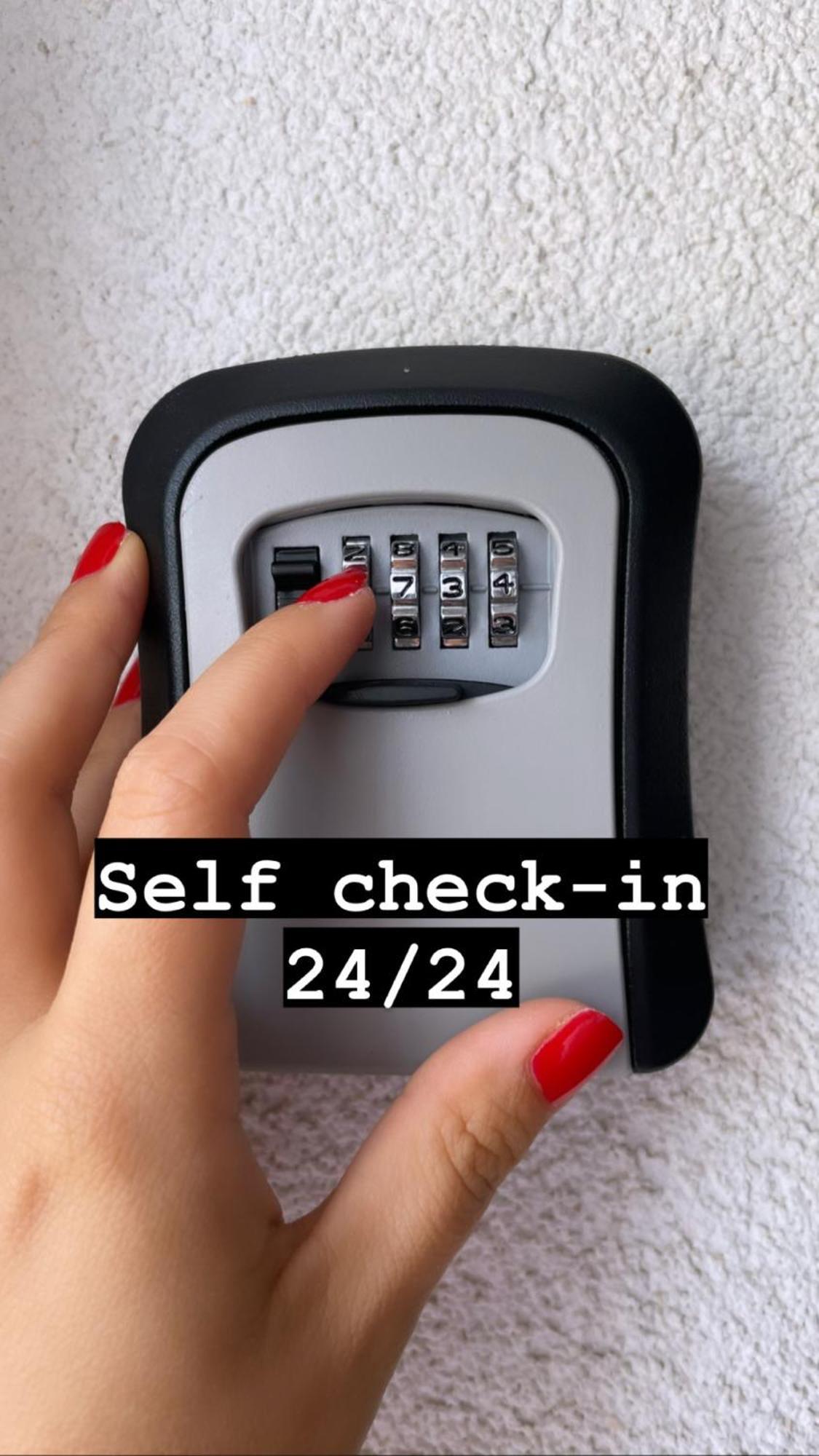 Noah Apartment Self Check-In Otopeni Eksteriør billede